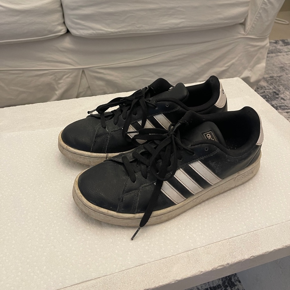 Adidas cloudfoam men size 9.5 black and white used
